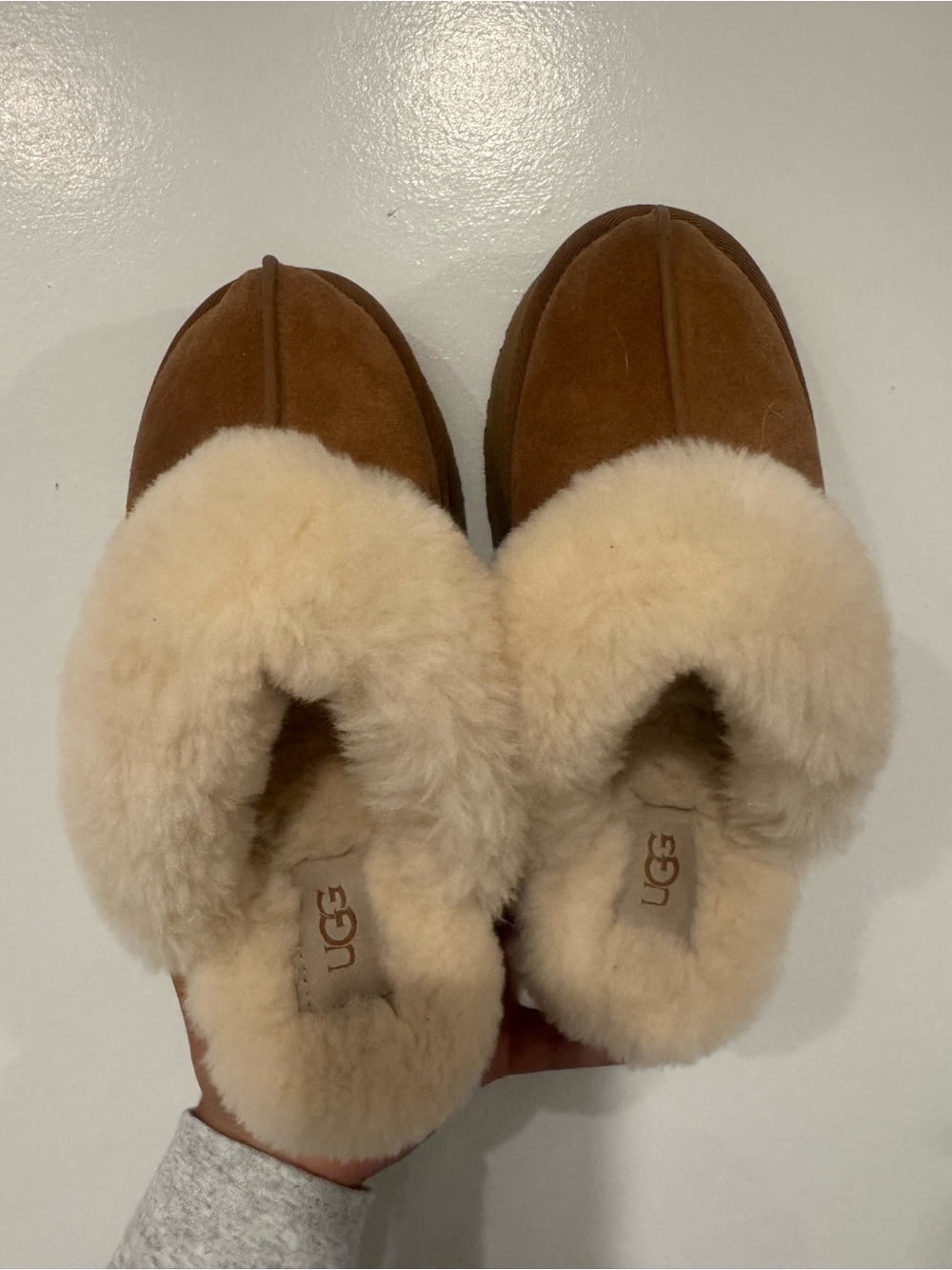 UGG Chestnut Sheepskin Fur Lined Slippers Size 6 Like New